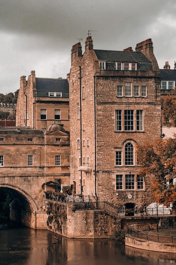 Pulteney Bridge in Bath in autumn